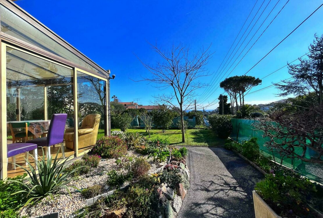 For sale MandelieulaNapoule House / 5 rooms [V02231] Monaco