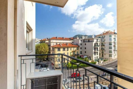 Nice Le Port – 3-Room Apartment with Terrace & City Views - 1