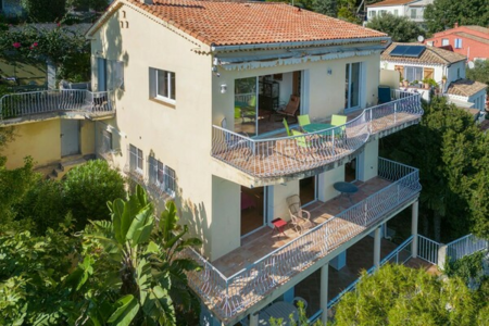 Вилла на продажу EZE - 2