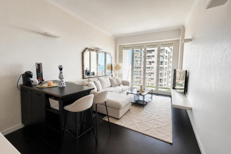 Elegant furnished 2-bedroom apartment with terrace and stunning sea view - 3