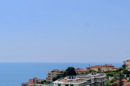 Apartment with great renovation potential – Sea & mountain view - 1