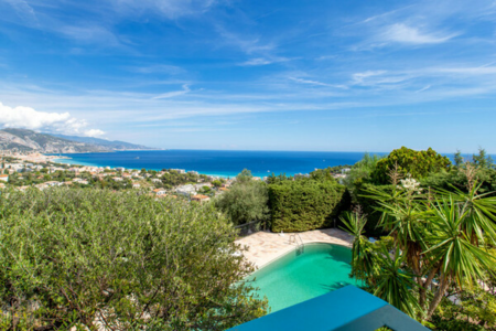 РОКБРЮН КАП МАРТЕН - ПОТРЯСАЮЩАЯ ВИЛЛА, СПРОЕКТИРОВАННАЯ АРХИТЕКТОРОМ - 1