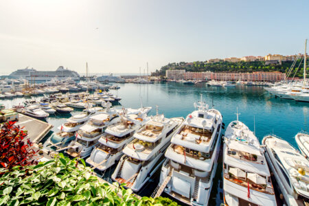 Monaco: eleganza, lussuosi immobili e delizie culinarie