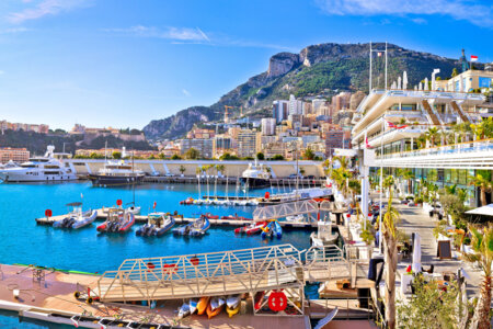 Come posso ottenere un permesso di soggiorno a Monaco?