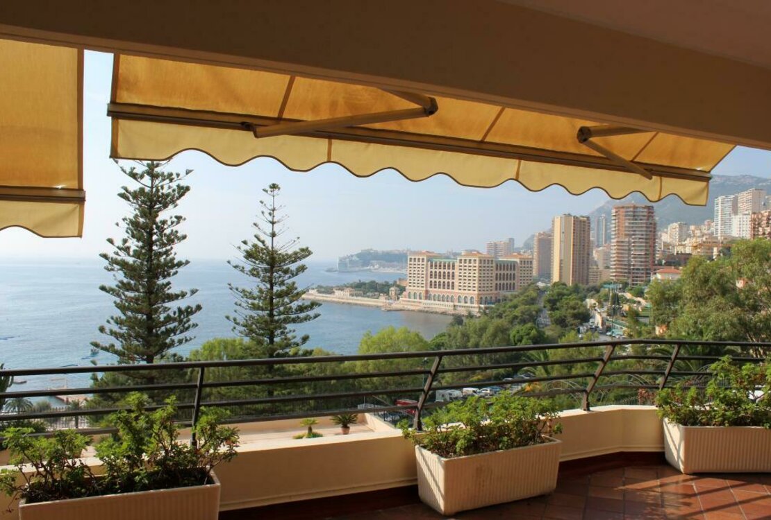 ROQUEBRUNE CAP MARTIN | SEA VIEW| 4 ROOMS WITH TERRACE, GARDEN AND PRIVATE POOL