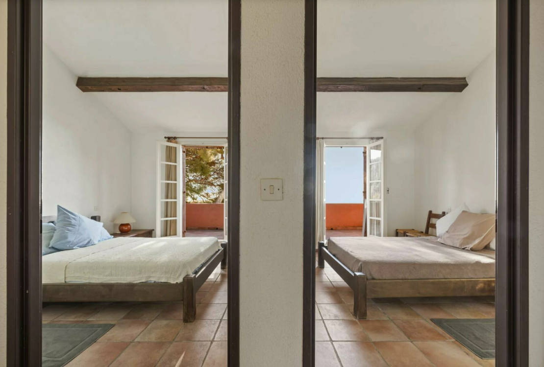 Charming 3-Room House with Breathtaking Sea Views