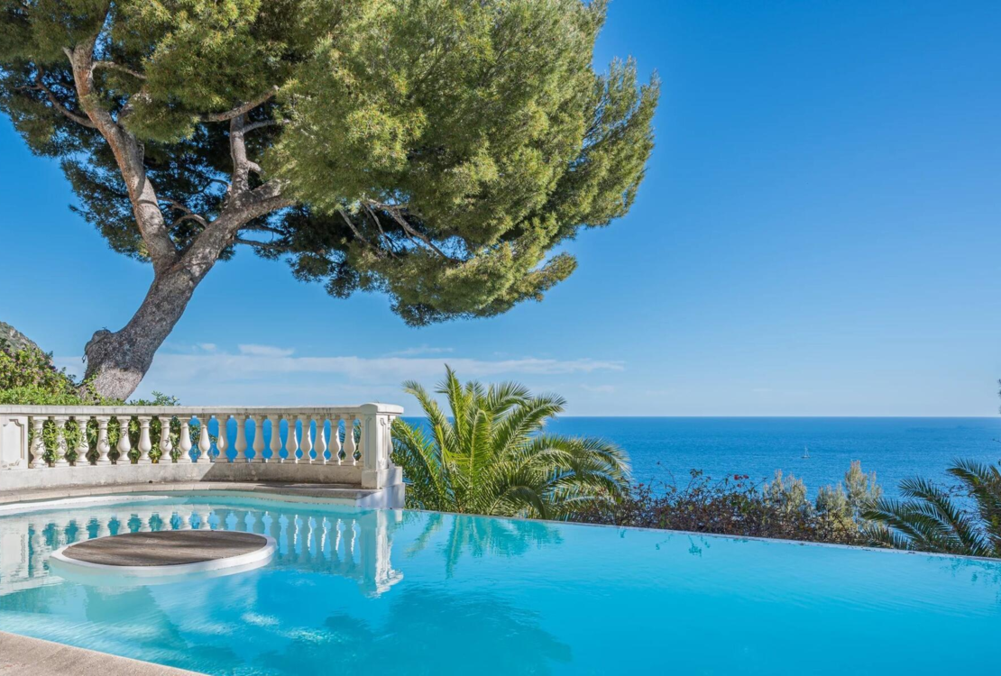 Außergewöhnliche Villa an den Toren von Monaco – Panoramablick auf das Meer und Cap Ferrat