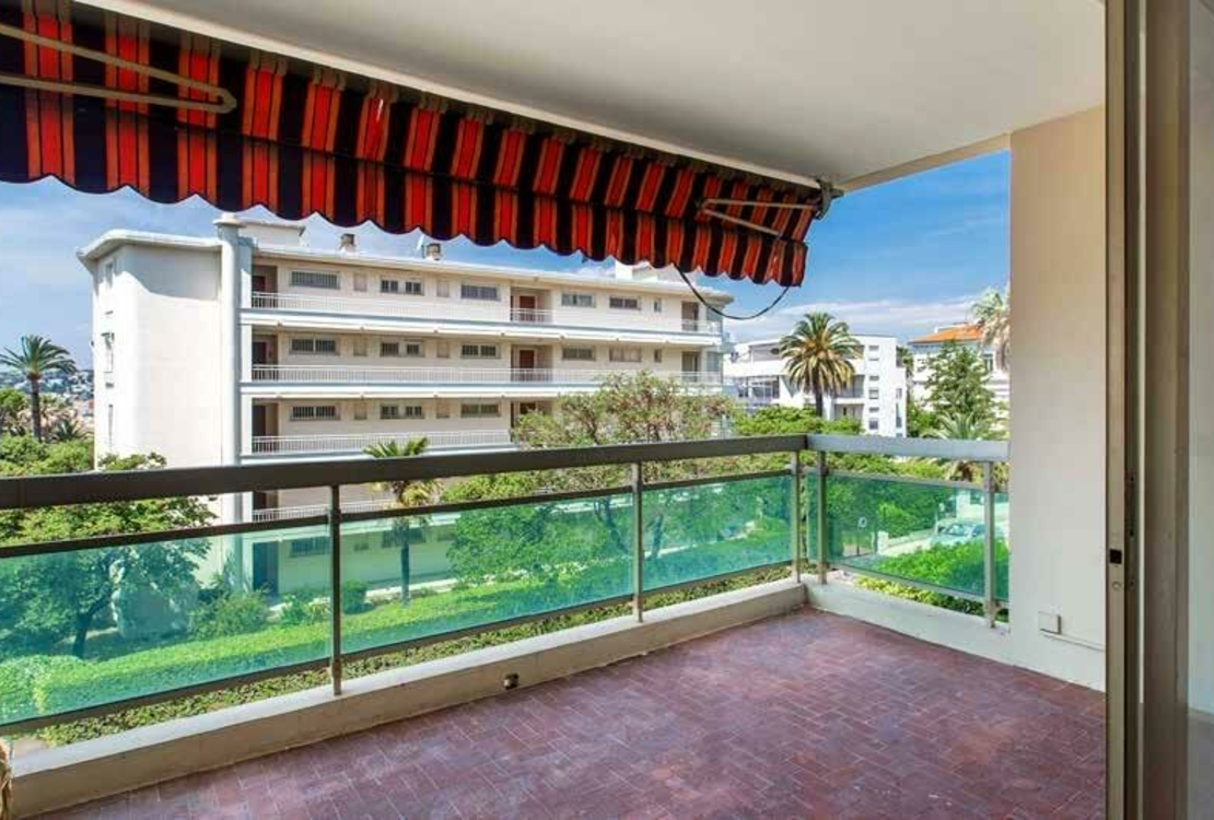 Nice Cimiez – Renovated 4-Room Apartment with Terrace & Garage