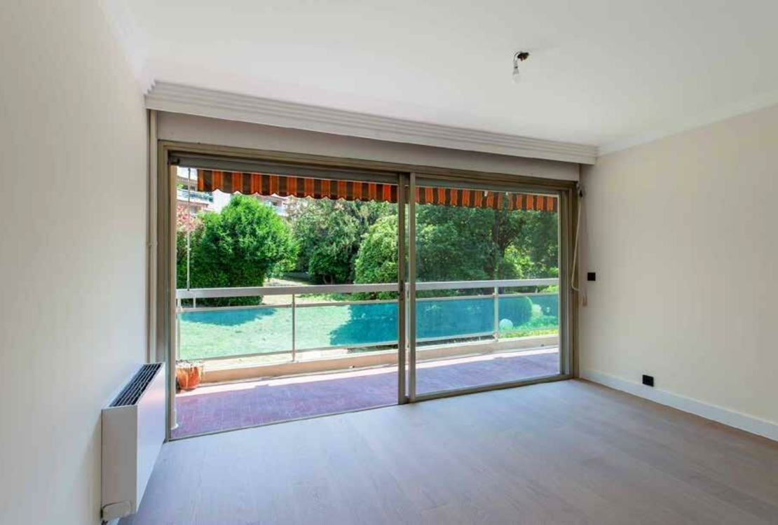 Nice Cimiez – Renovated 4-Room Apartment with Terrace & Garage