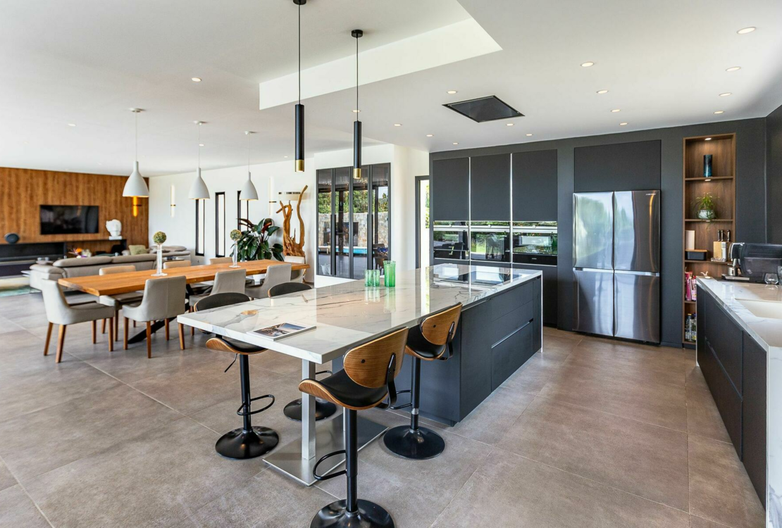 Contemporary 5 Bedrooms Villa in Biot