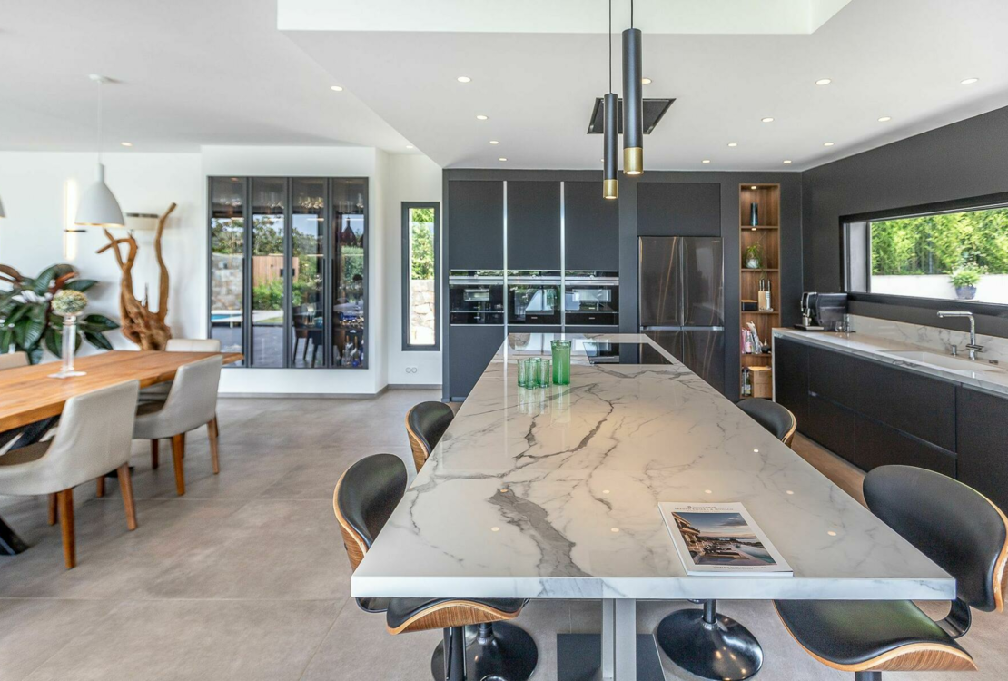 Contemporary 5 Bedrooms Villa in Biot