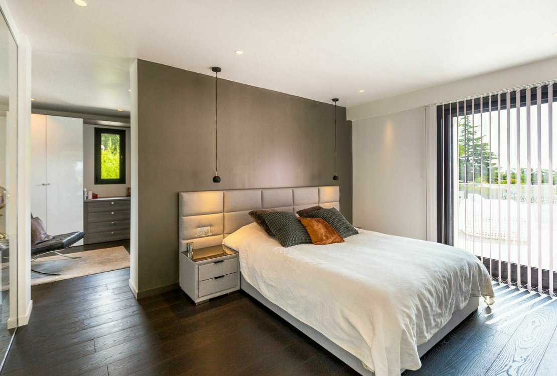 Contemporary 5 Bedrooms Villa in Biot