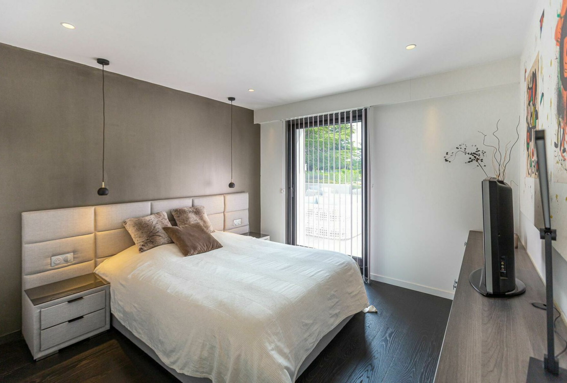 Contemporary 5 Bedrooms Villa in Biot