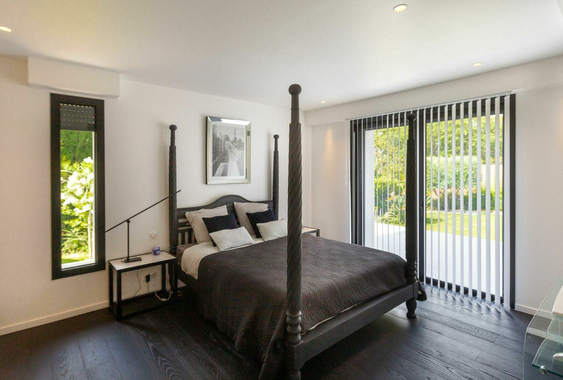 Contemporary 5 Bedrooms Villa in Biot