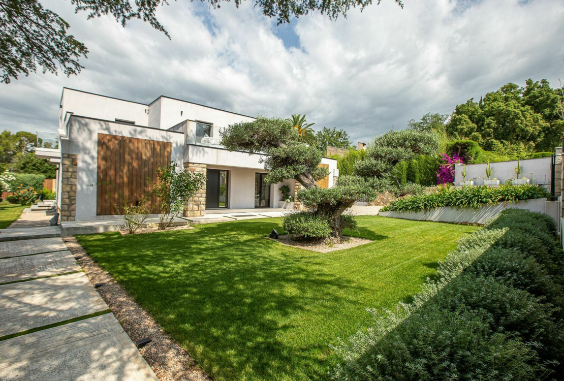 Contemporary 5 Bedrooms Villa in Biot