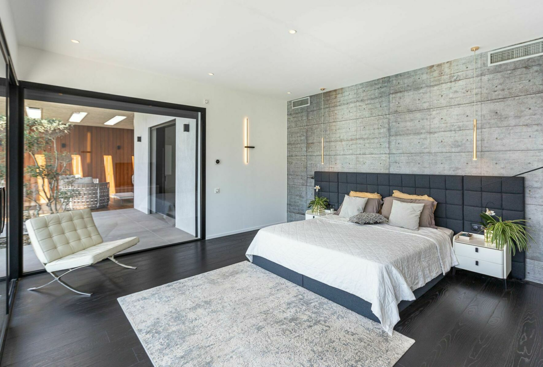 Contemporary 5 Bedrooms Villa in Biot