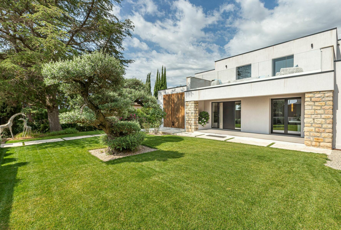 Contemporary 5 Bedrooms Villa in Biot