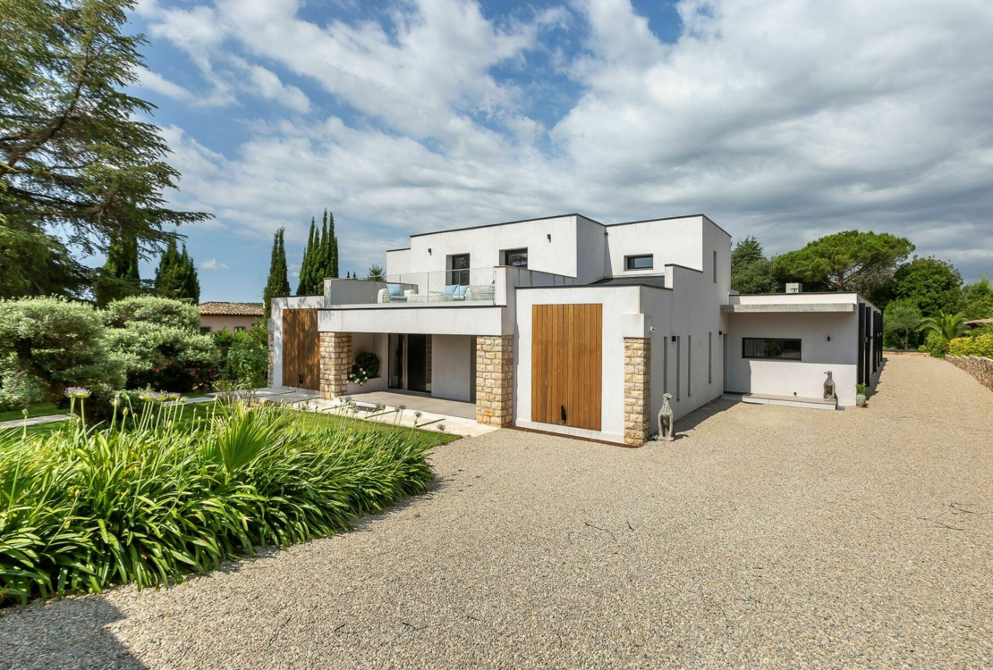 Contemporary 5 Bedrooms Villa in Biot