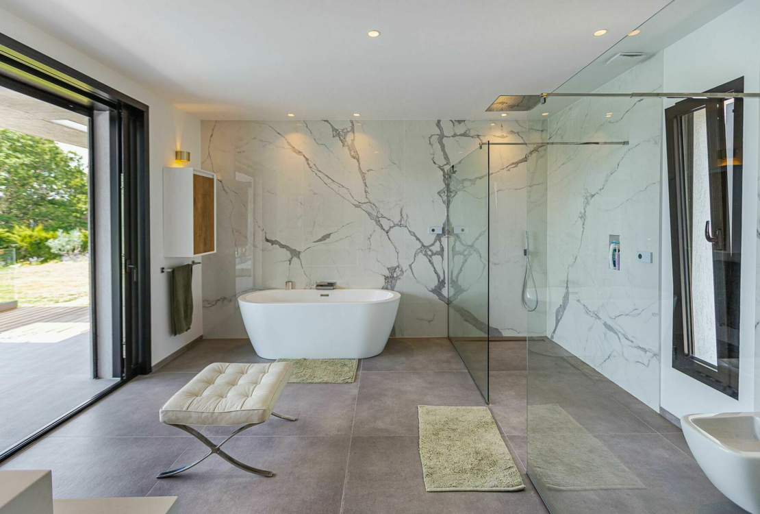 Contemporary 5 Bedrooms Villa in Biot