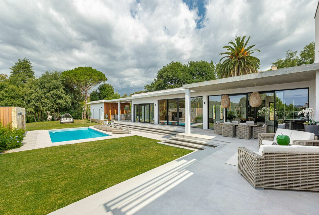 Contemporary 5 Bedrooms Villa in Biot