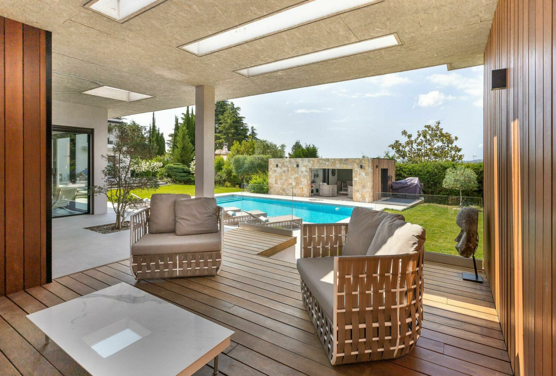 Contemporary 5 Bedrooms Villa in Biot