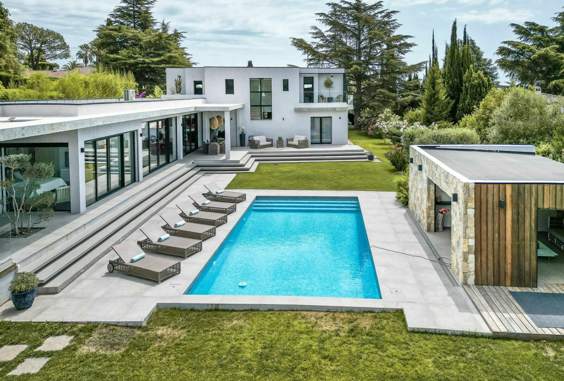 Contemporary 5 Bedrooms Villa in Biot