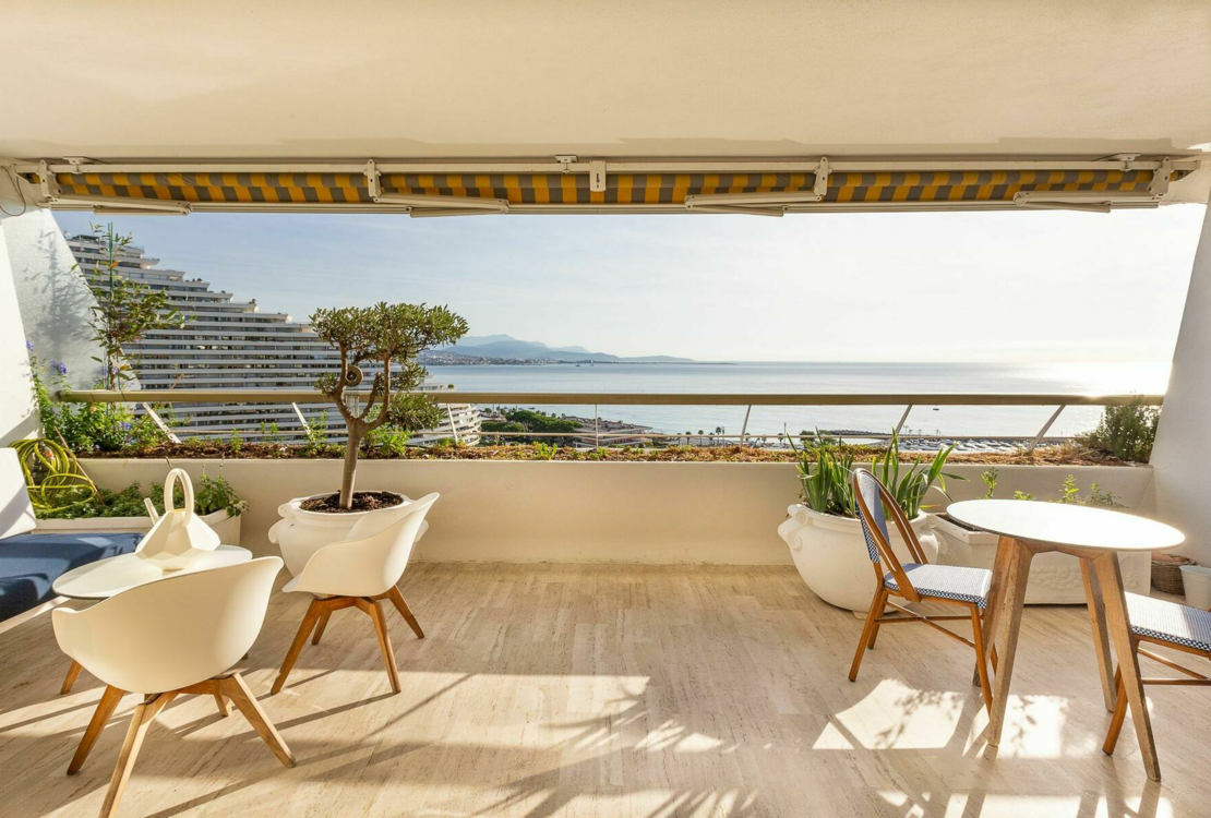 Two bedroom sea view apartment in Marina Baie des Anges