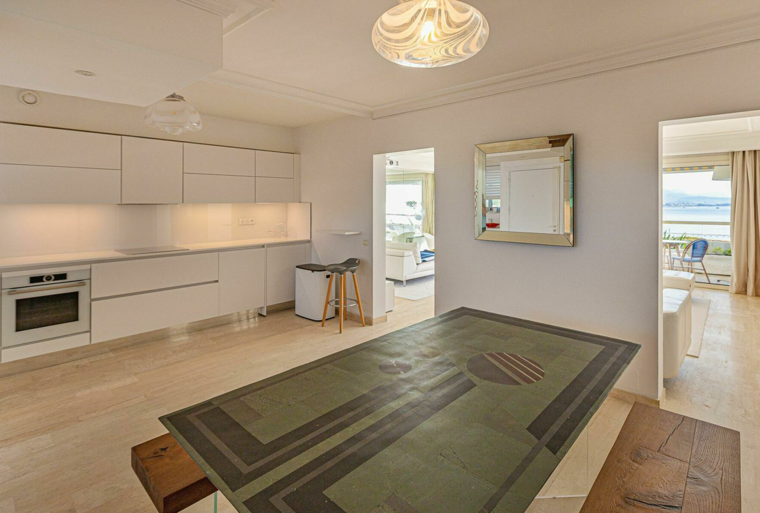 Two bedroom sea view apartment in Marina Baie des Anges