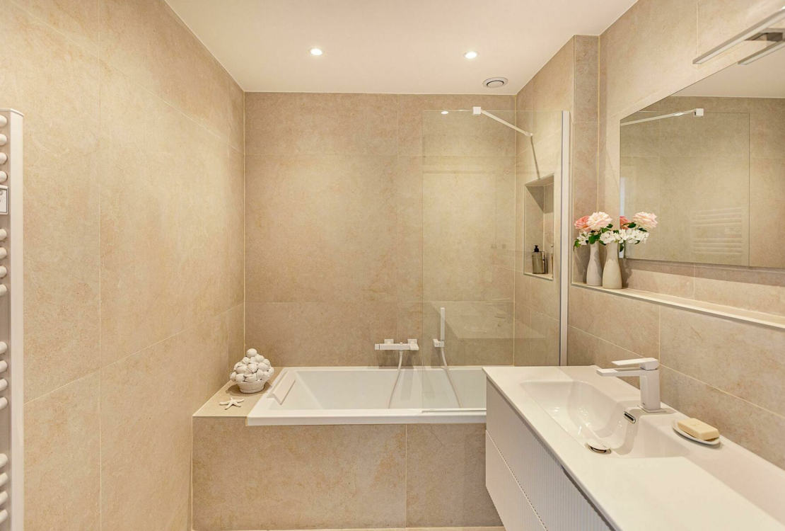 Two bedroom sea view apartment in Marina Baie des Anges