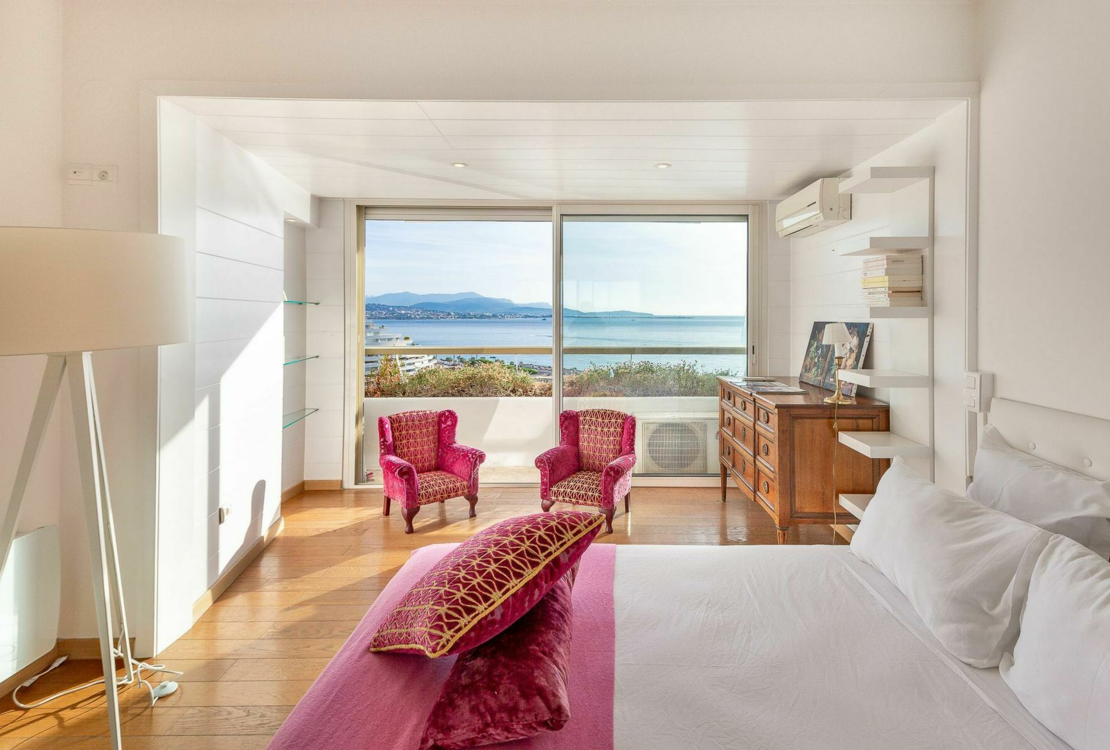 Two bedroom sea view apartment in Marina Baie des Anges