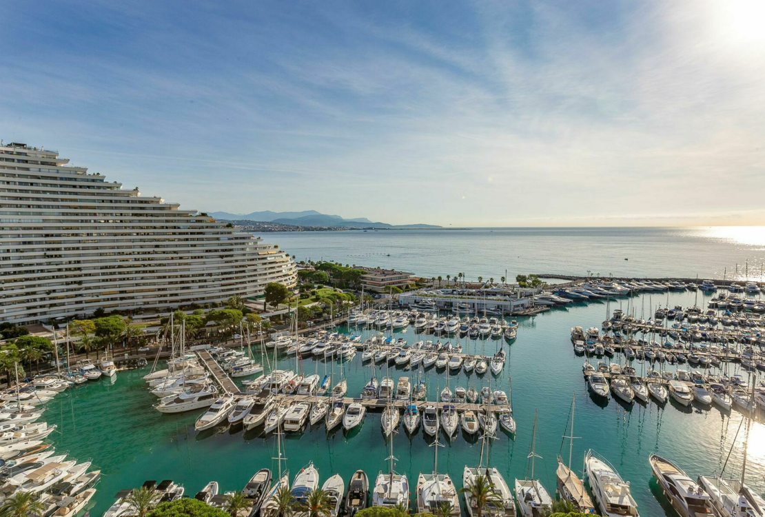Two bedroom sea view apartment in Marina Baie des Anges