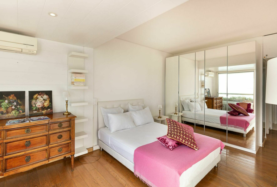 Two bedroom sea view apartment in Marina Baie des Anges