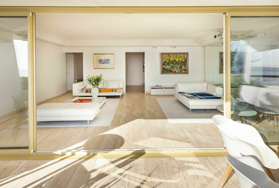 Two bedroom sea view apartment in Marina Baie des Anges