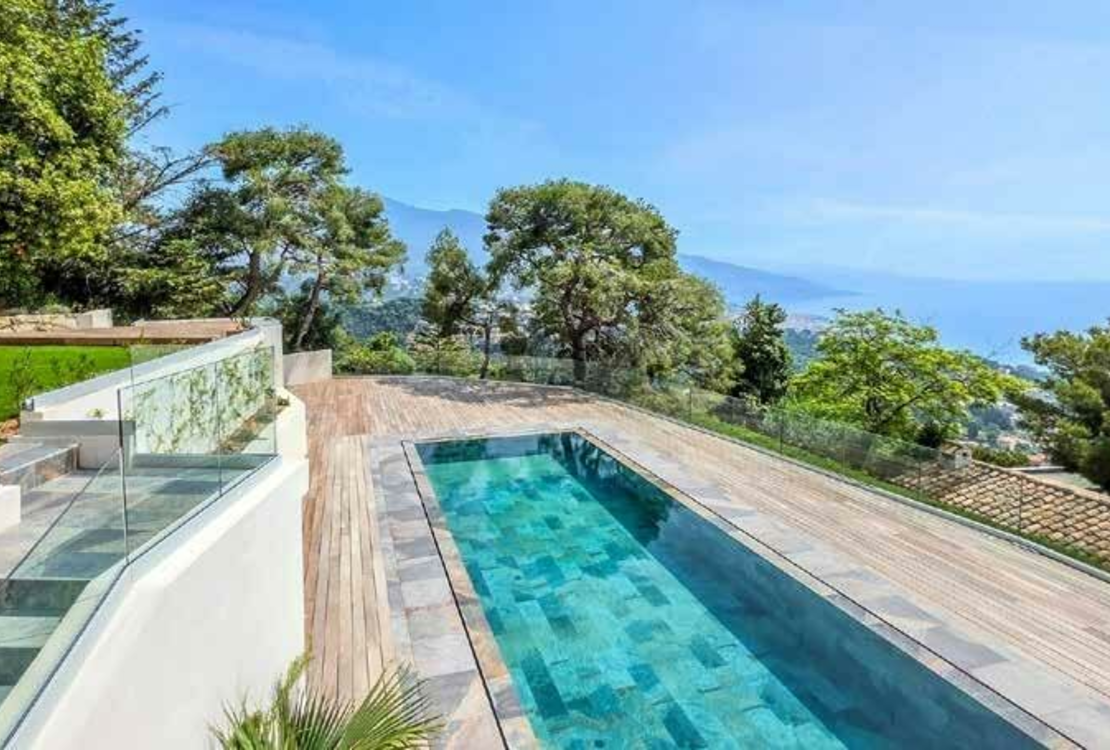 Lussuosa villa contemporanea con vista sul mare