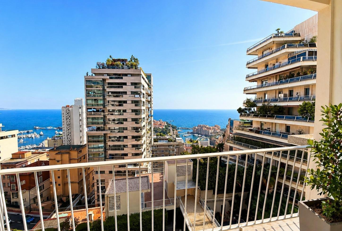 Elegant furnished 2-bedroom apartment with terrace and stunning sea view