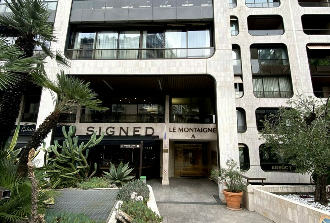 Очаровательная 2-х комнатная квартира под ремонт с лоджией и парковкой