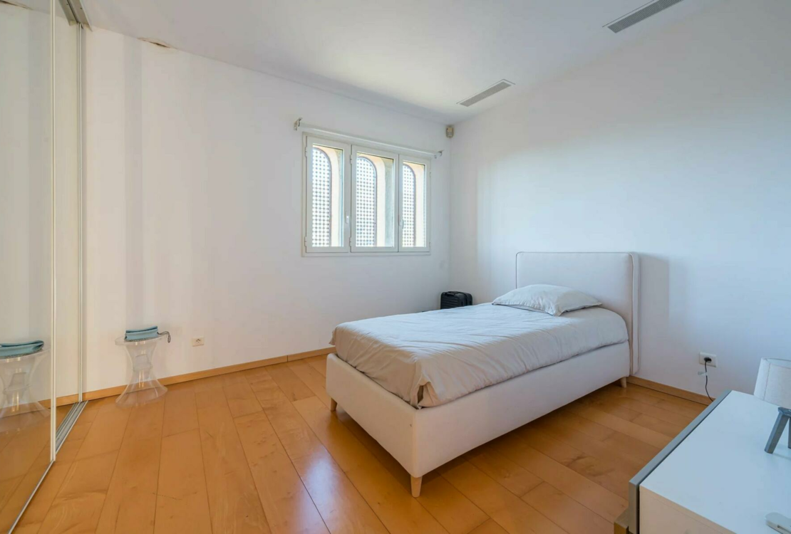 Средиземноморская вилла с панорамным видом в Ментоне