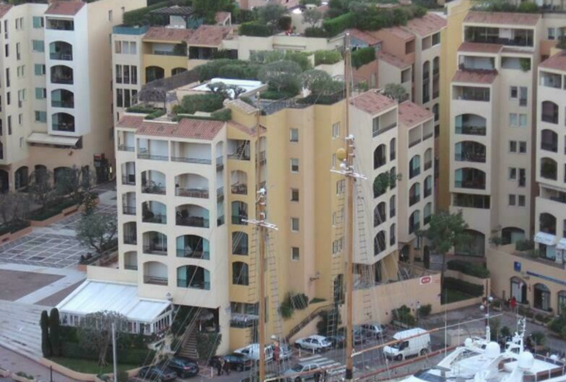 Office with Display Window – Le Cimabue, Fontvieille