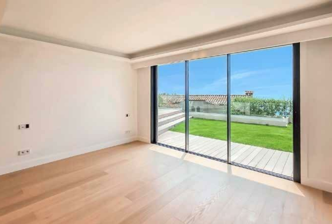 Lussuosa villa contemporanea con vista sul mare