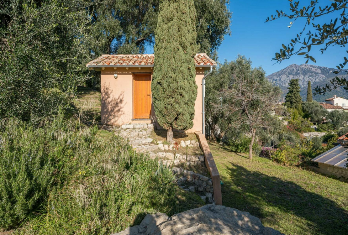 Средиземноморская вилла с панорамным видом в Ментоне