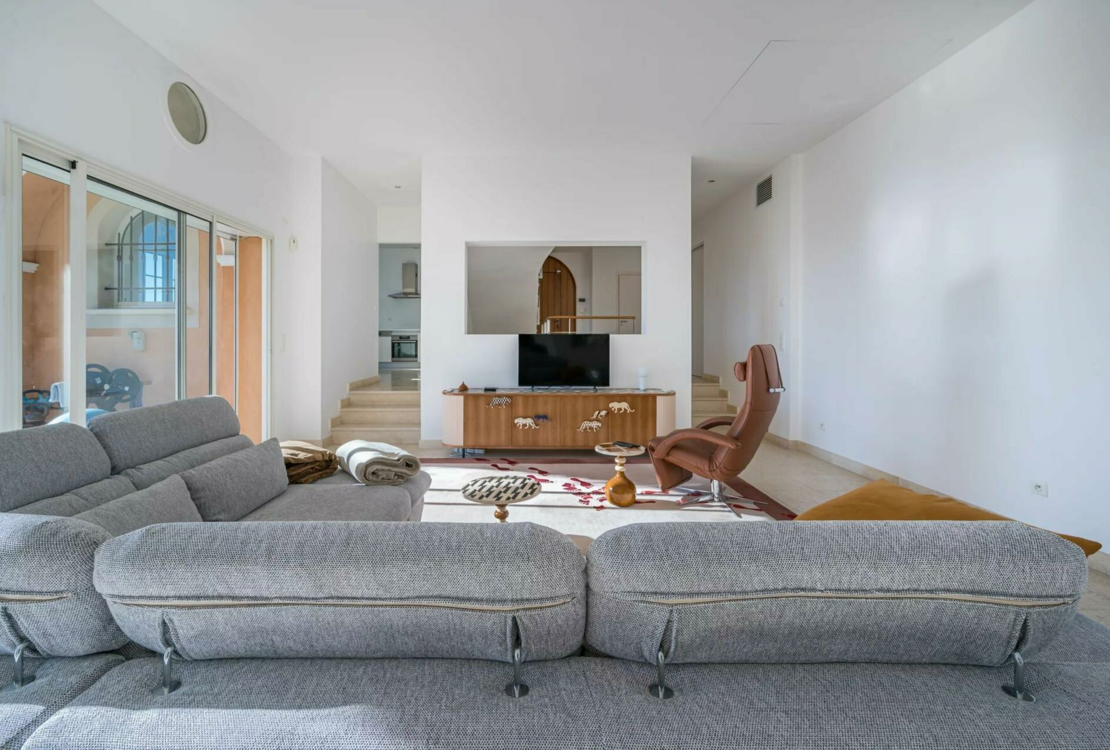 Средиземноморская вилла с панорамным видом в Ментоне