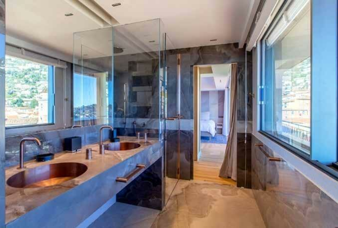 Вильфранш-сюр-Мер – роскошный пентхаус с террасами и панорамным видом