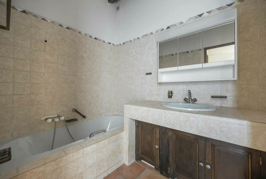 Charming 3-Room House with Breathtaking Sea Views