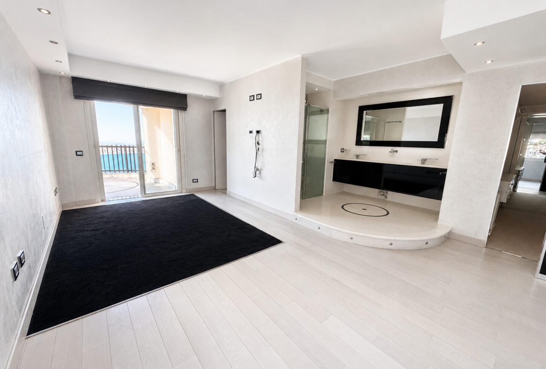 Eccezionale Duplex all’Ultimo Piano con Vista Mare