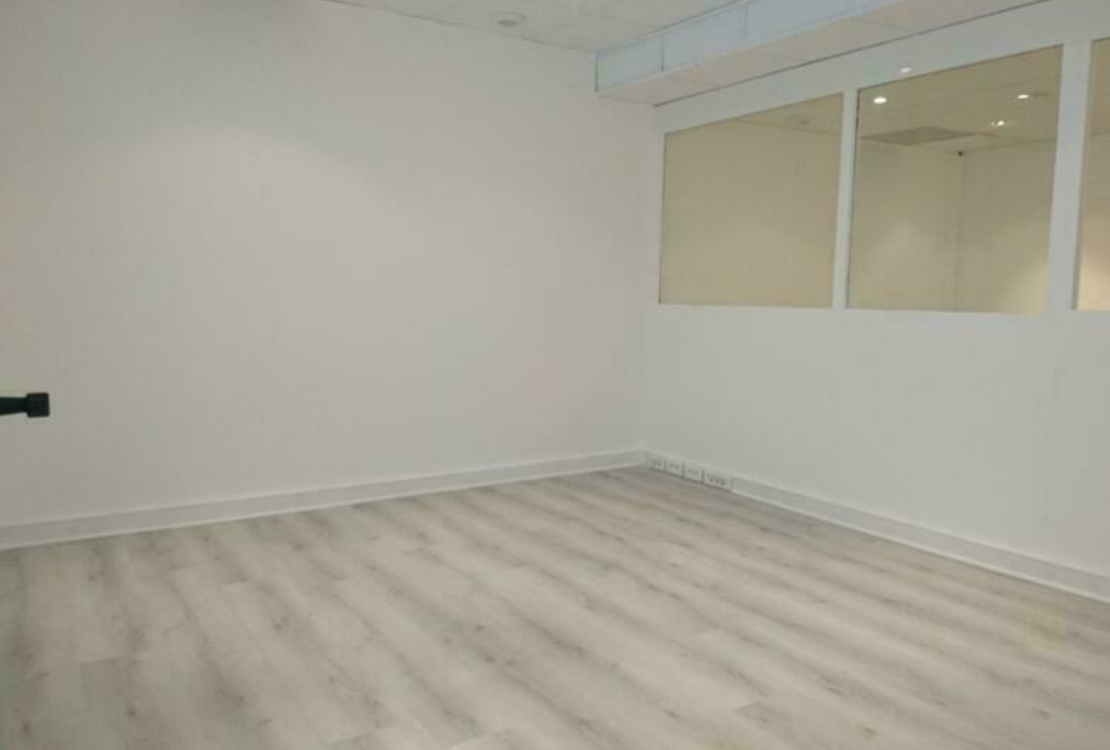 Le Titien – Office with Display Window