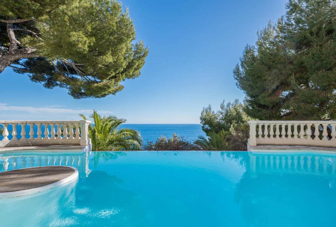 Außergewöhnliche Villa an den Toren von Monaco – Panoramablick auf das Meer und Cap Ferrat