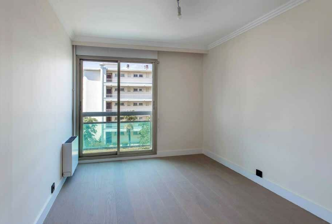 Nice Cimiez – Renovated 4-Room Apartment with Terrace & Garage
