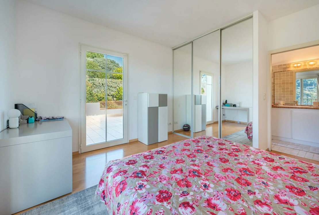 Средиземноморская вилла с панорамным видом в Ментоне