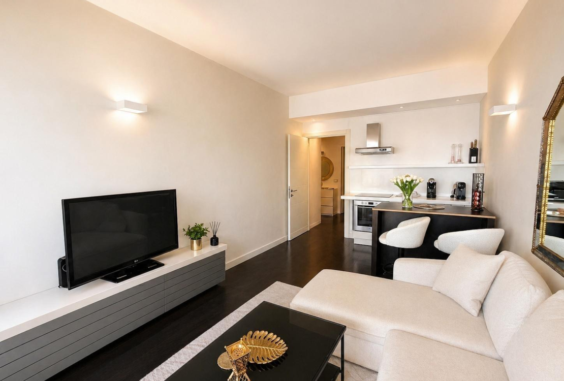 Elegant furnished 2-bedroom apartment with terrace and stunning sea view