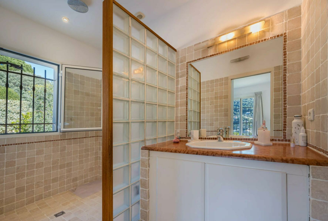 Средиземноморская вилла с панорамным видом в Ментоне